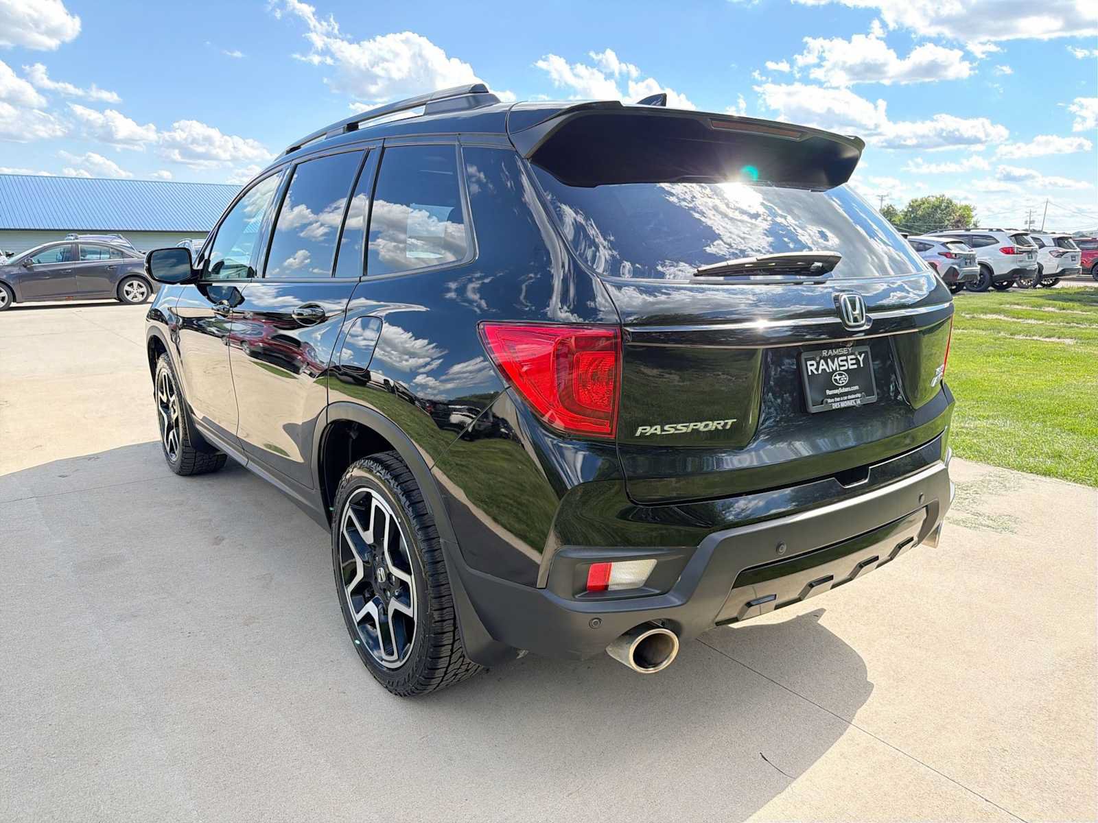 Used 2023 Honda Passport Elite image 4