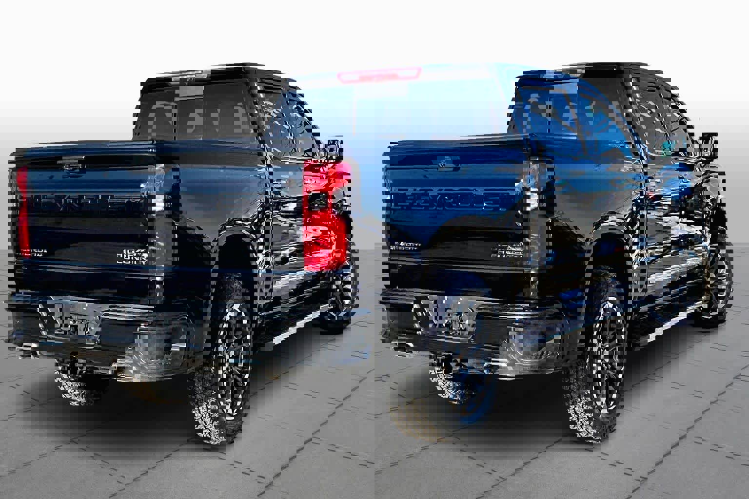 Used 2025 Chevrolet Silverado 1500 High Country w/ Technology Package AWD/4WD image 13