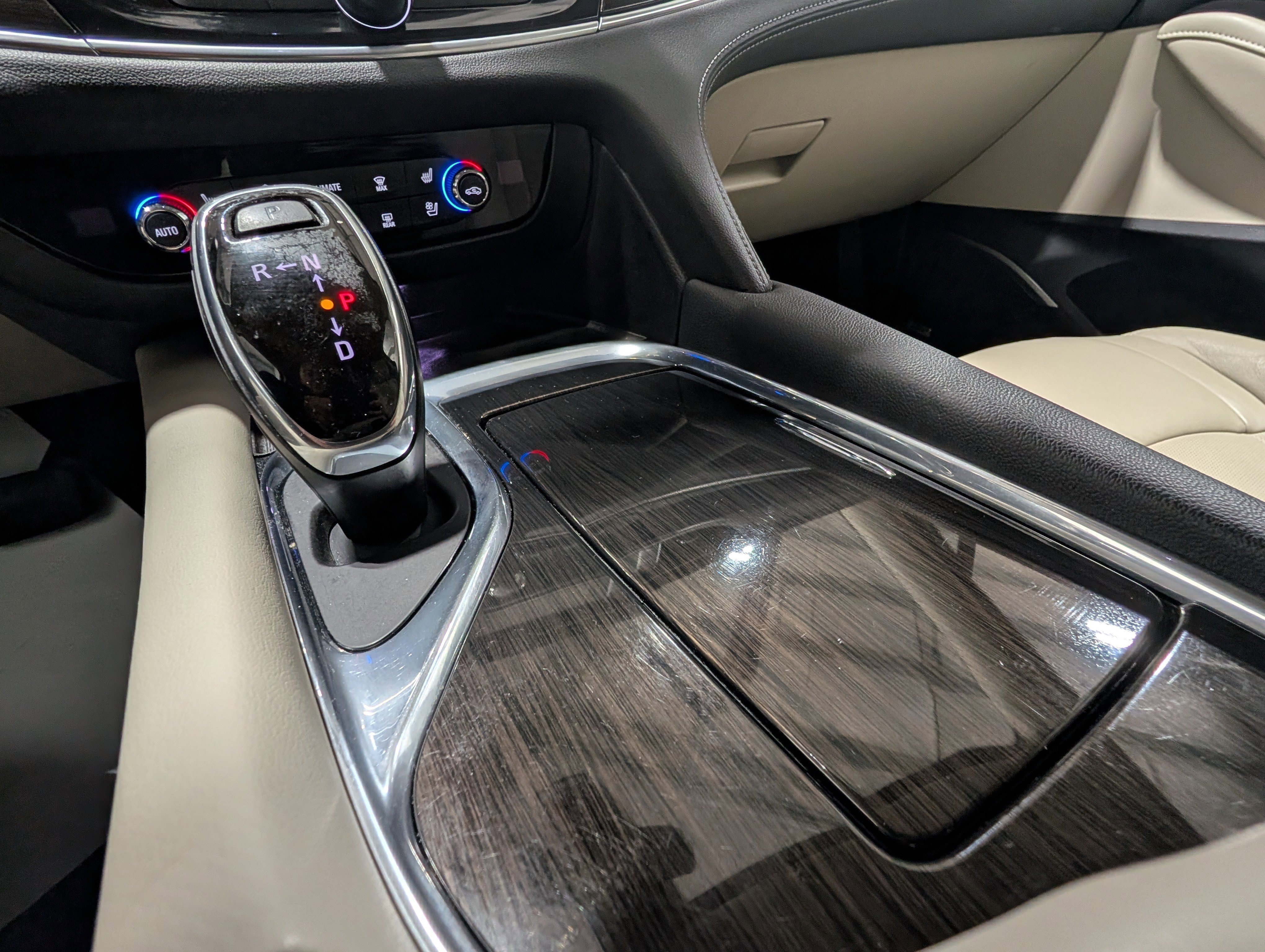 Used 2019 Buick Enclave Premium AWD/4WD image 23