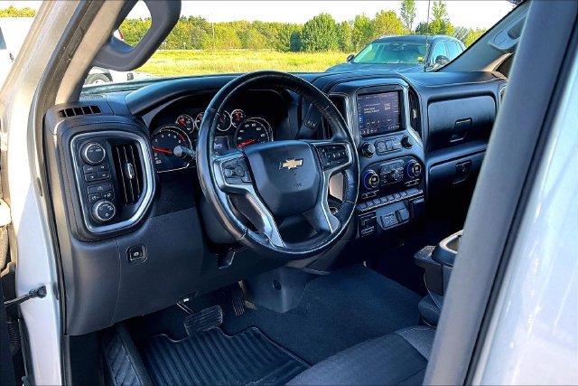Used 2020 Chevrolet Silverado 1500 LT w/ Texas Edition AWD/4WD image 18