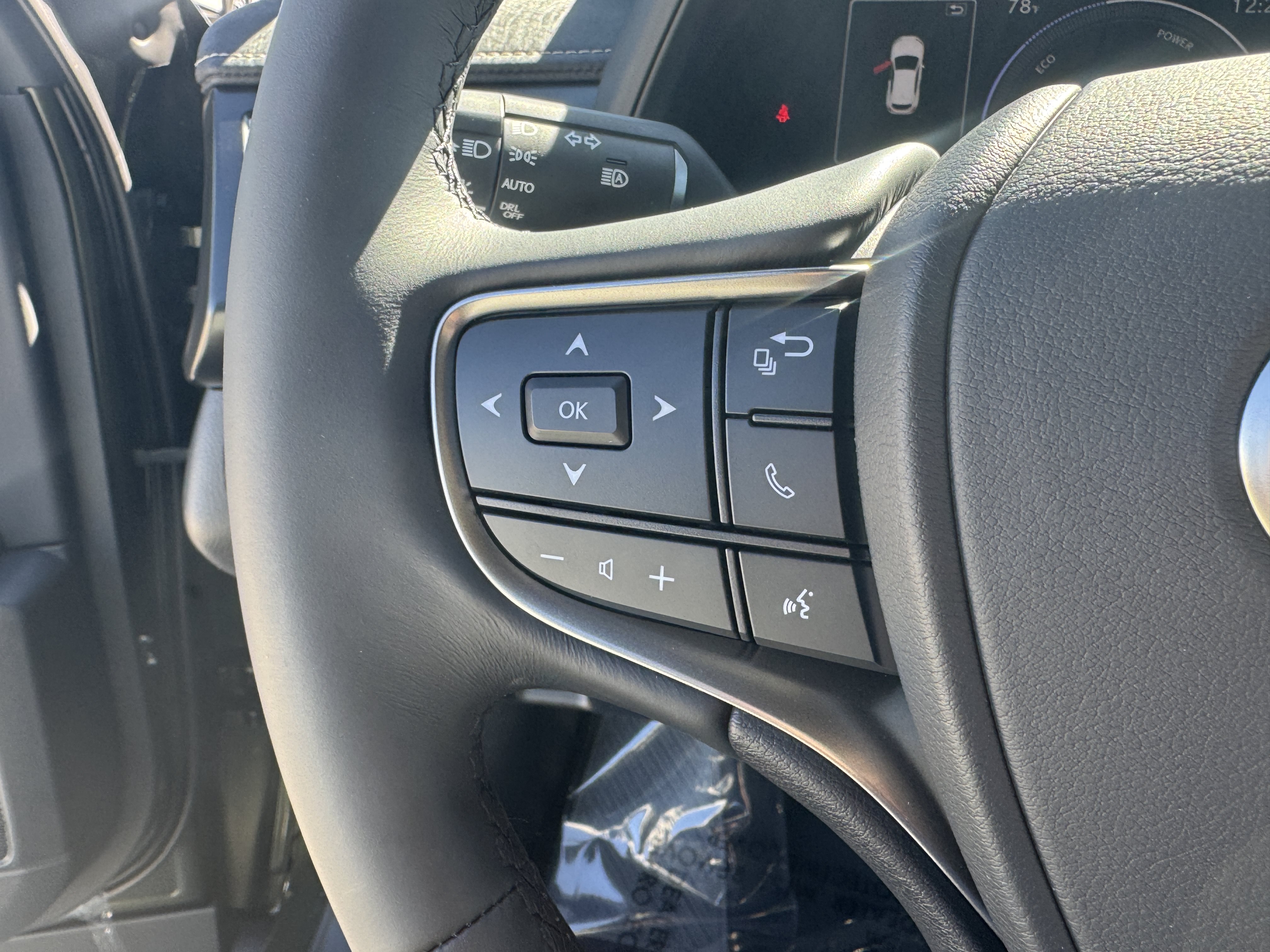New 2026 Lexus UX 300h FWD image 25