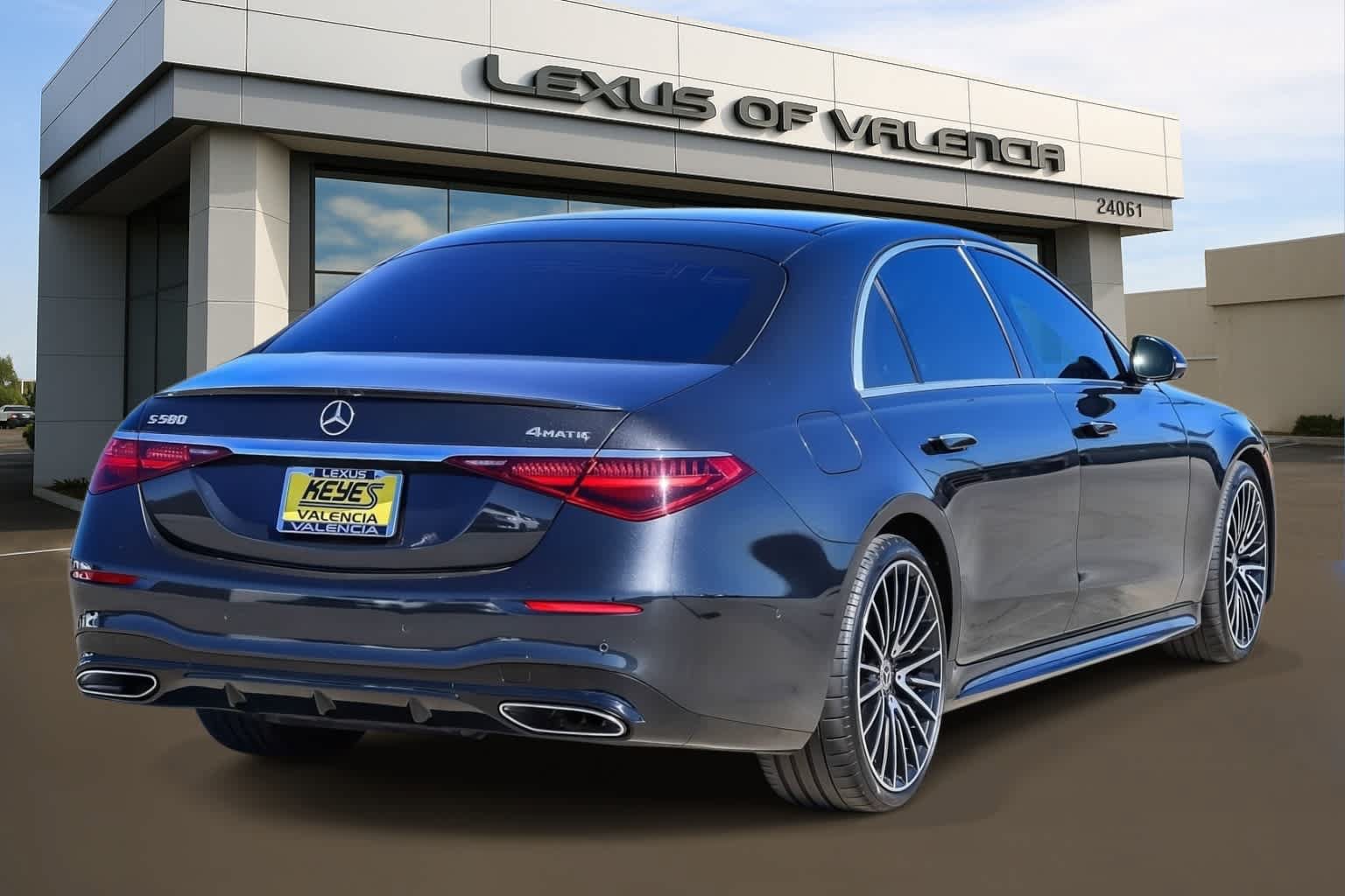 Used 2022 Mercedes-Benz S 580 4MATIC Sedan image 4