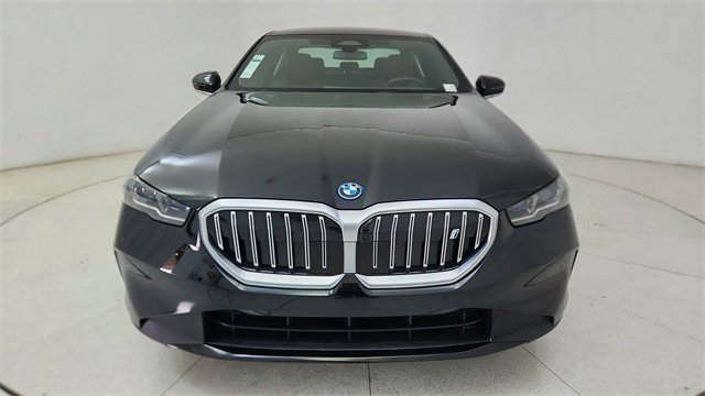 Used 2024 BMW i5 eDrive40i w/ Premium Package image 2