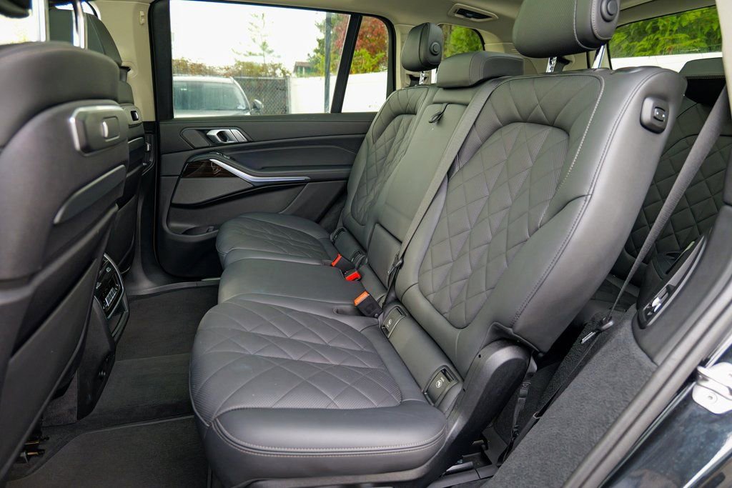 Used 2024 BMW X7 xDrive40i image 29