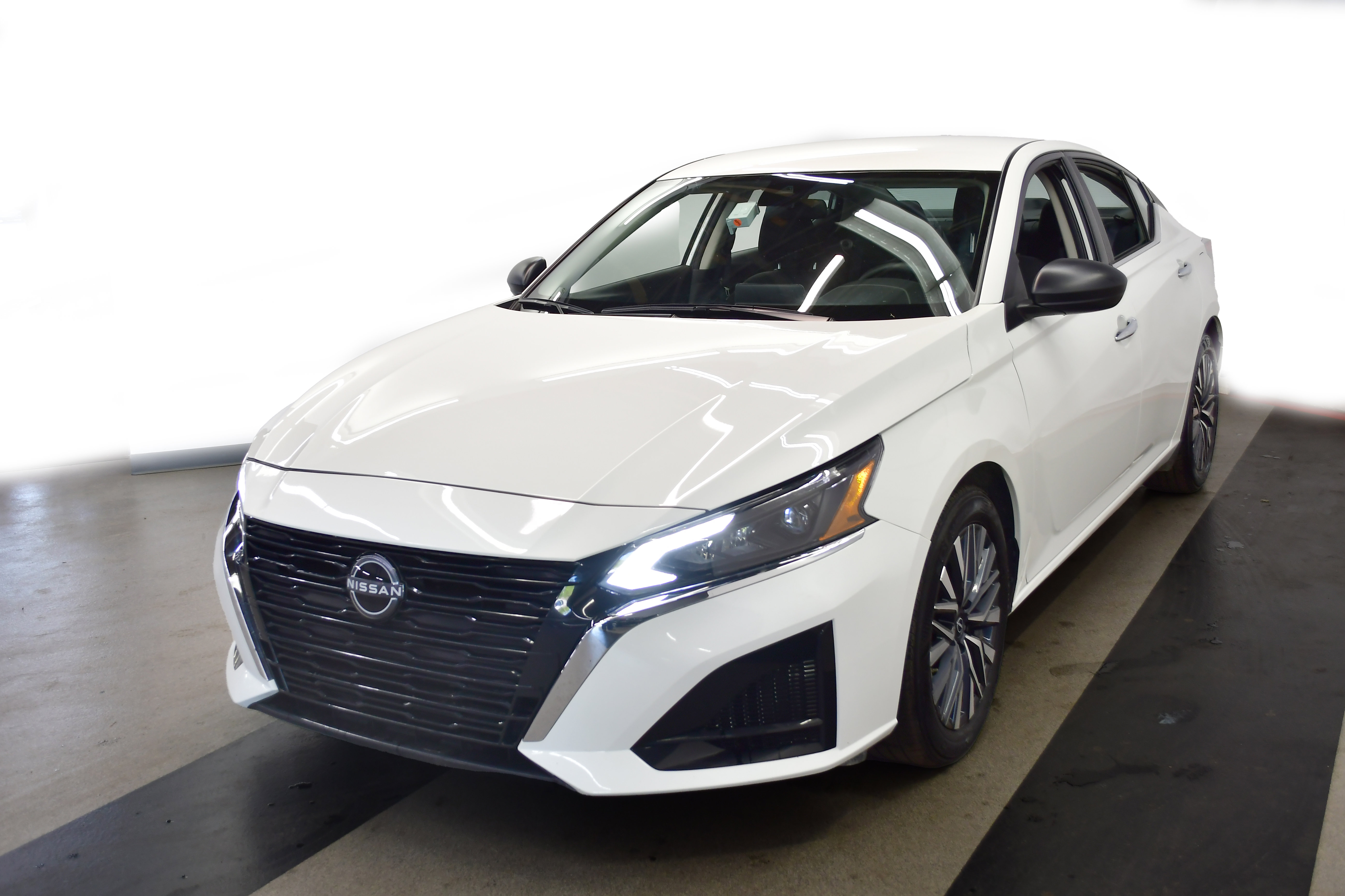 Used 2025 Nissan Altima 2.5 SV FWD image 4