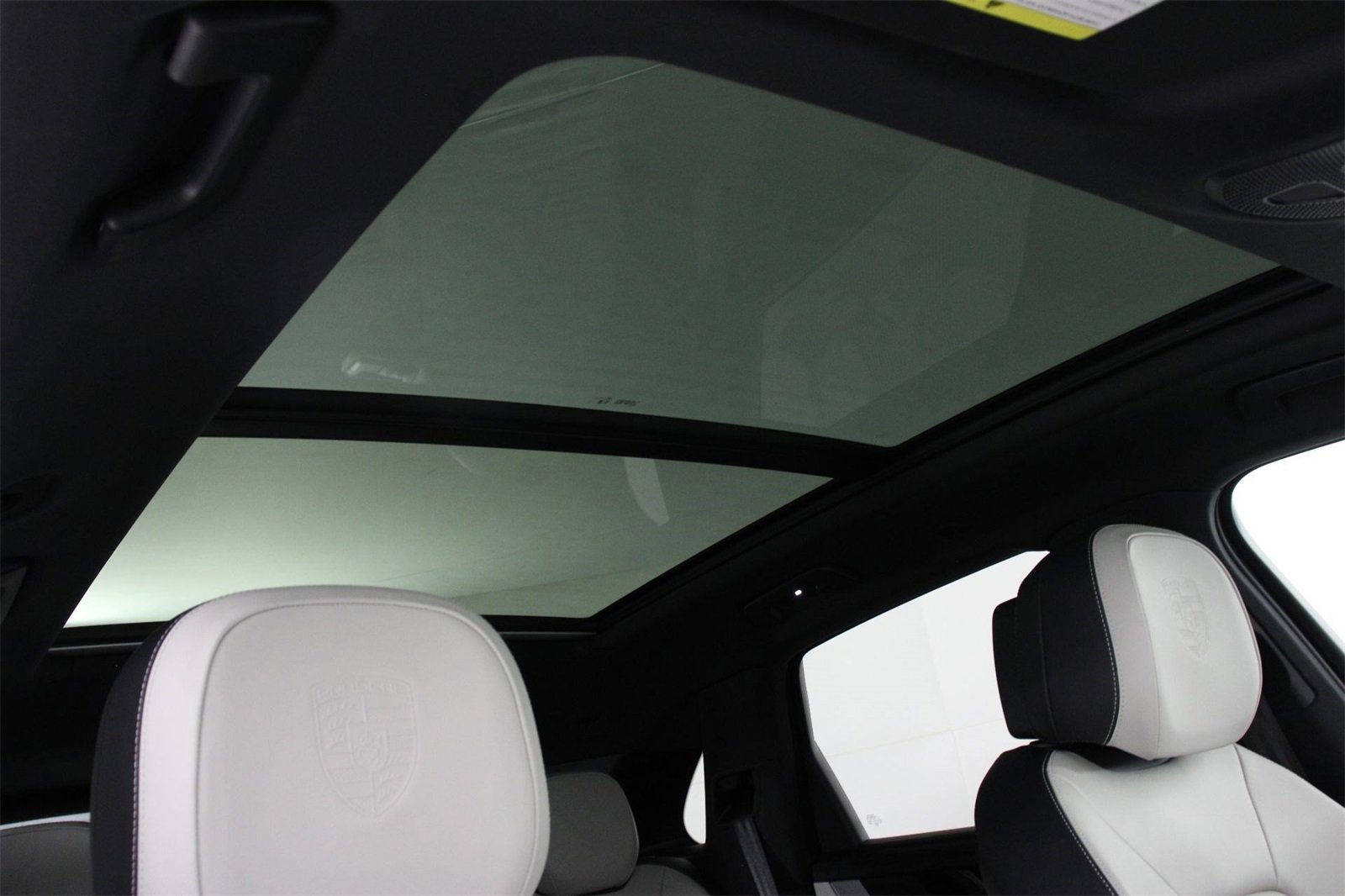 Used 2025 Porsche Cayenne S image 25