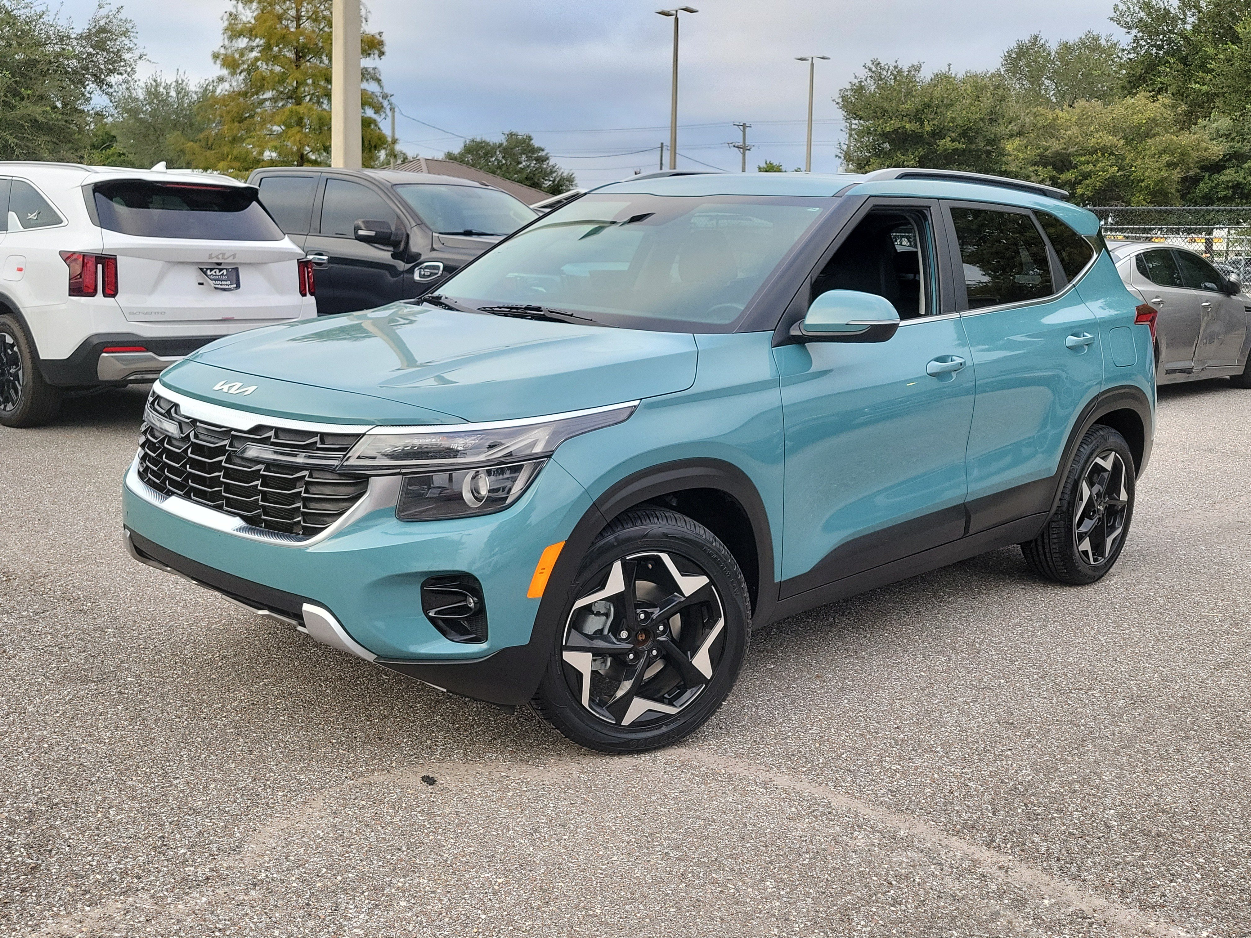 Used 2024 Kia Seltos EX FWD 360° Tour