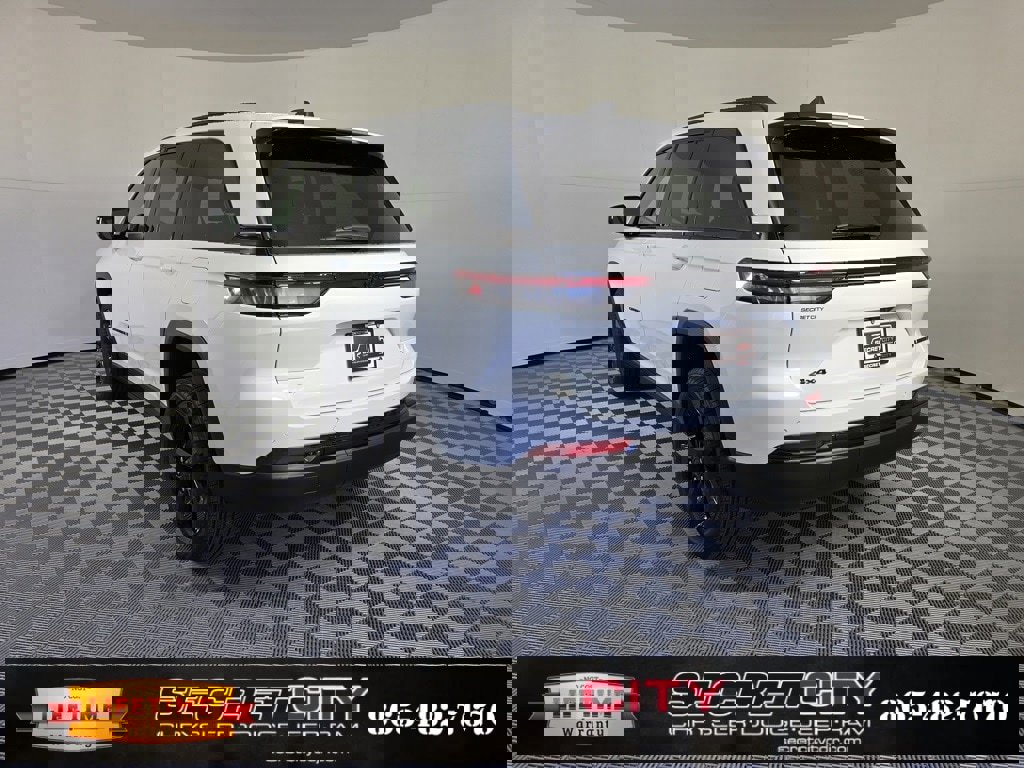 New 2025 Jeep Grand Cherokee Limited w/ Black Appearance Package image 5