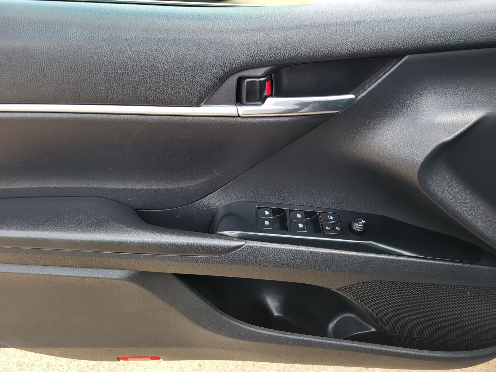 Used 2020 Toyota Camry SE image 14