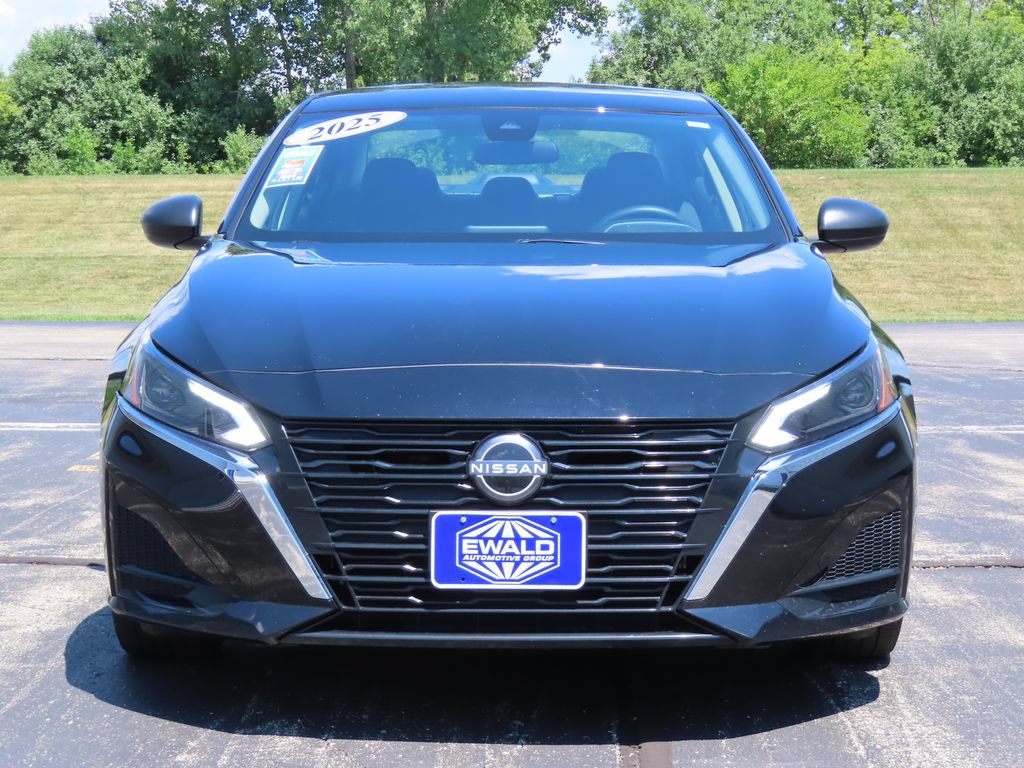 Used 2025 Nissan Altima 2.5 SV FWD image 17