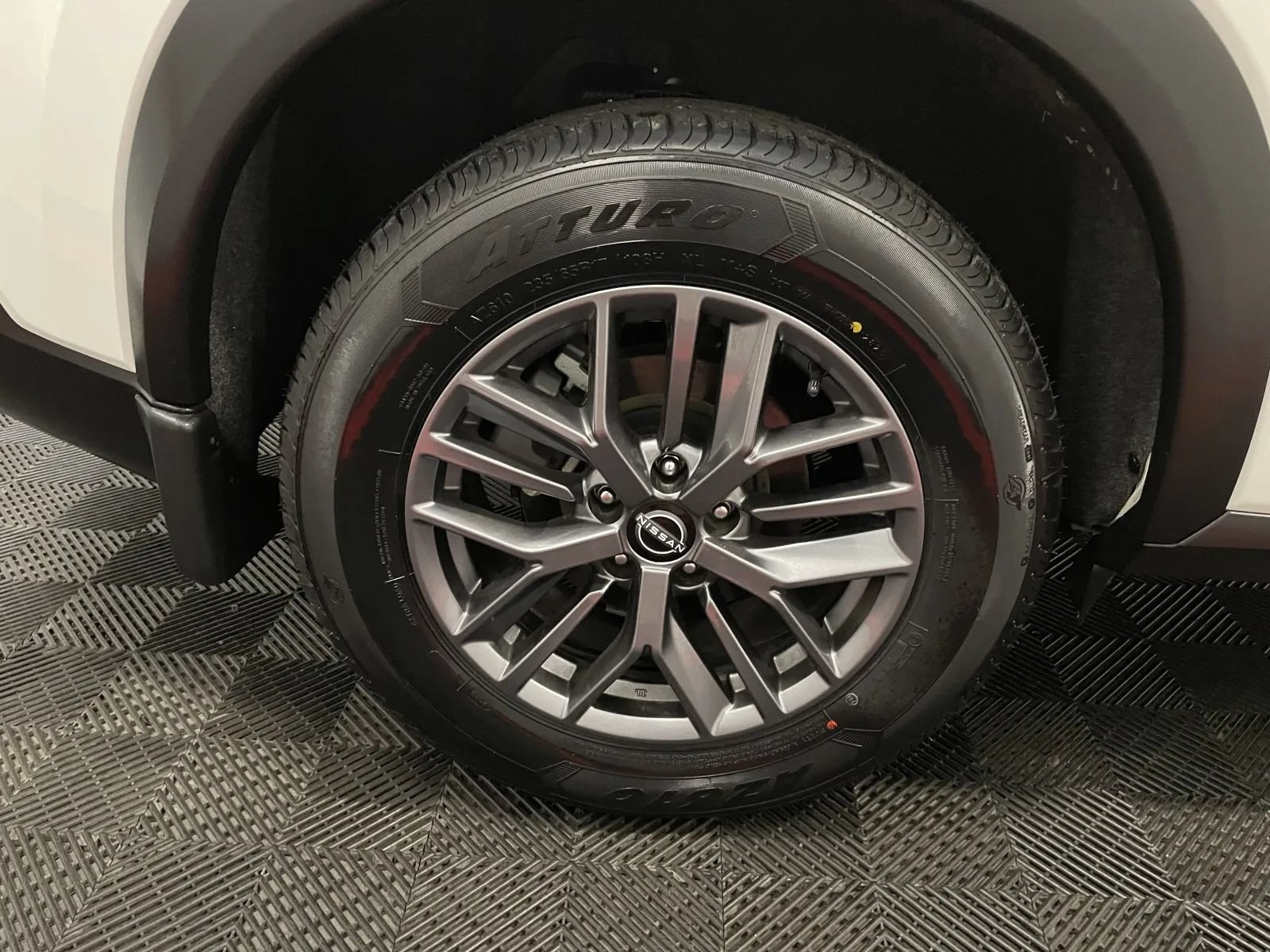 Used 2023 Nissan Rogue S FWD image 15