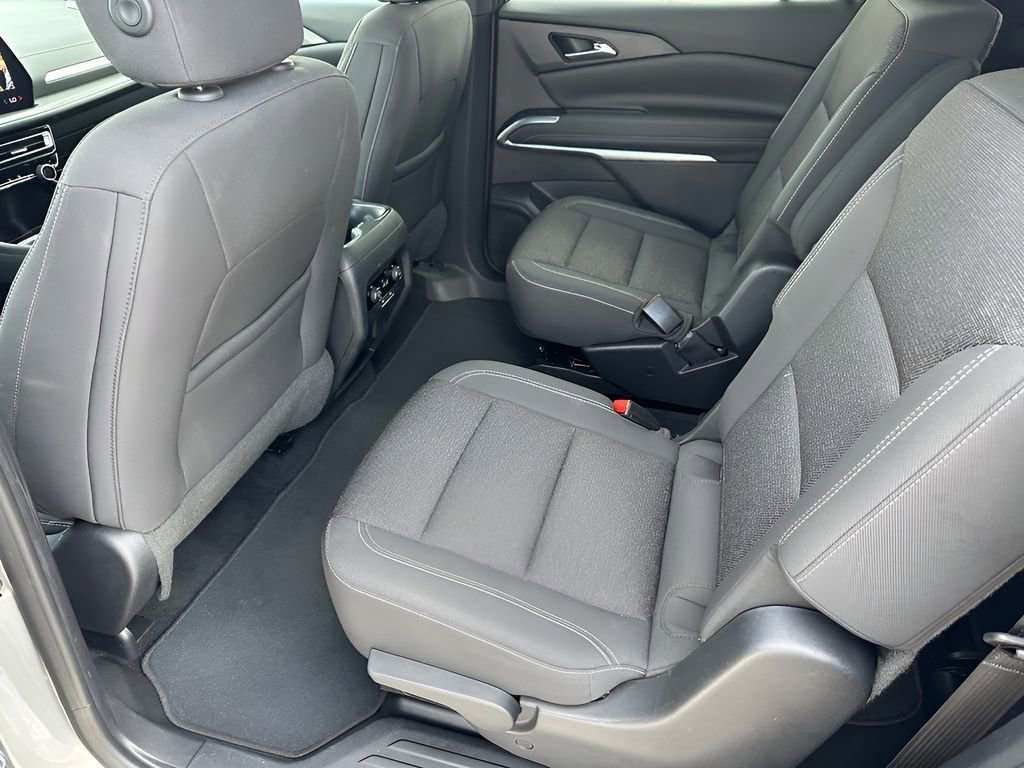 Used 2024 Chevrolet Traverse LT image 28