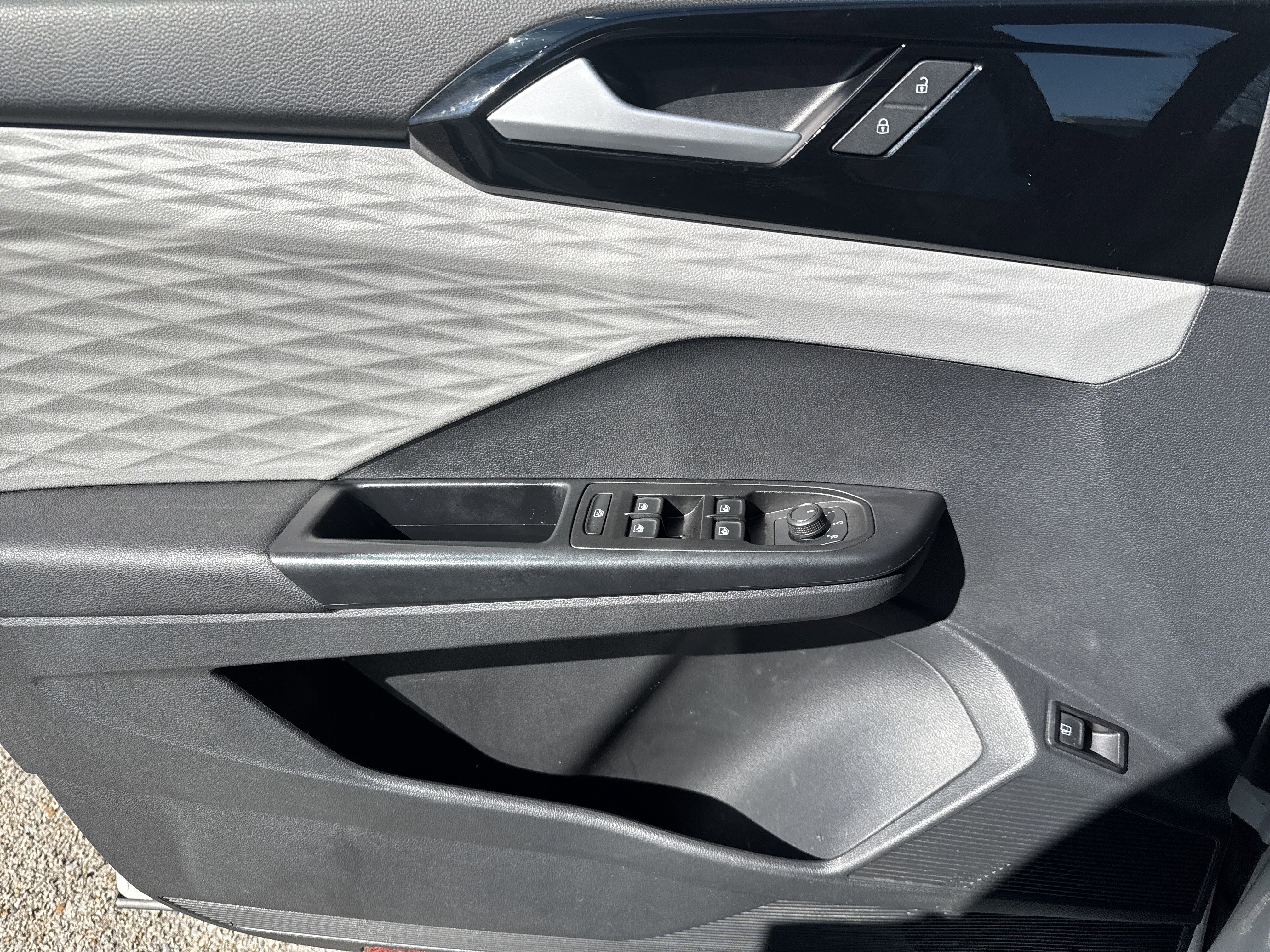 Used 2023 Volkswagen Taos S image 9