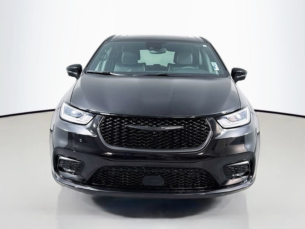 Used 2022 Chrysler Pacifica Limited w/ S Appearance Package FWD image 2