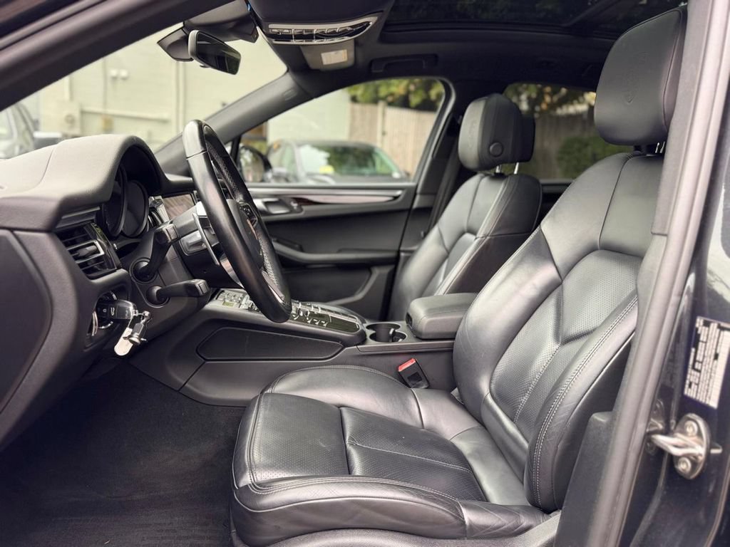 Used 2020 Porsche Macan AWD/4WD image 18