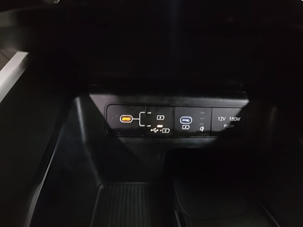 Used 2025 Hyundai Tucson SEL AWD/4WD image 34