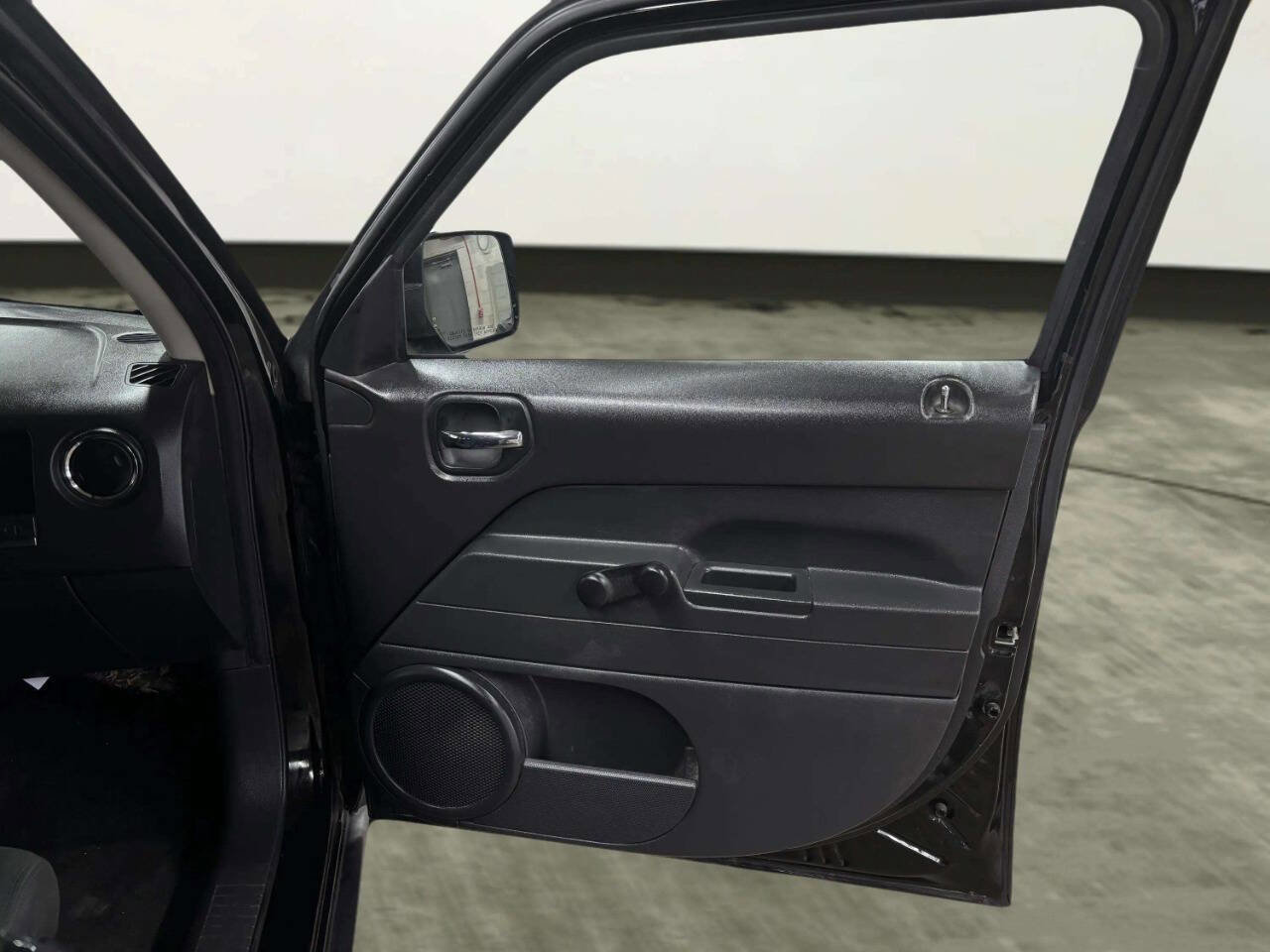 Used 2016 Jeep Patriot Sport image 19