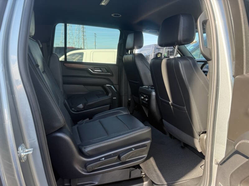 Used 2025 GMC Yukon XL Denali image 12