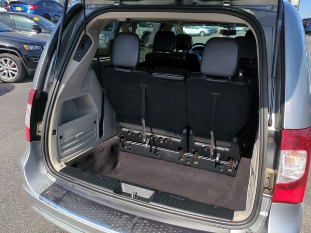 Used 2014 Chrysler Town & Country Touring-L w/ Driver Convenience Group image 25