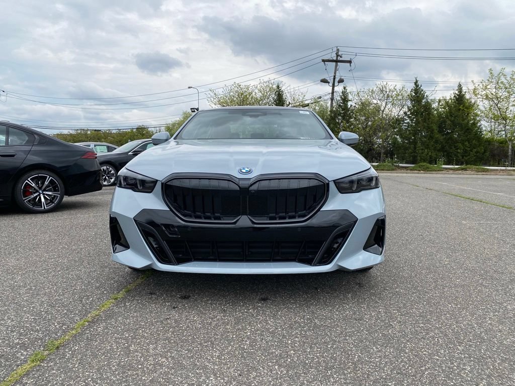 New 2027 BMW 550e xDrive AWD/4WD image 2