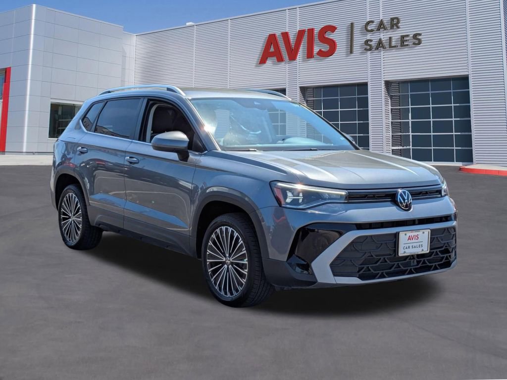 Used 2025 Volkswagen Taos SE FWD image 3