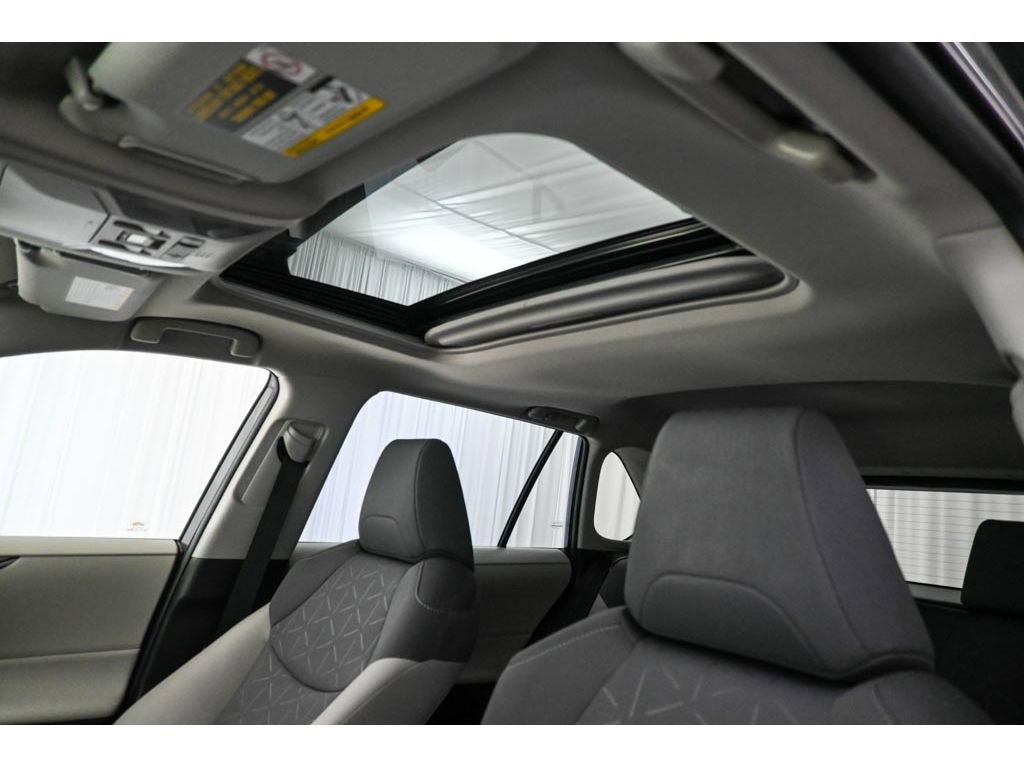 Used 2022 Toyota RAV4 XLE w/ Convenience Package image 11