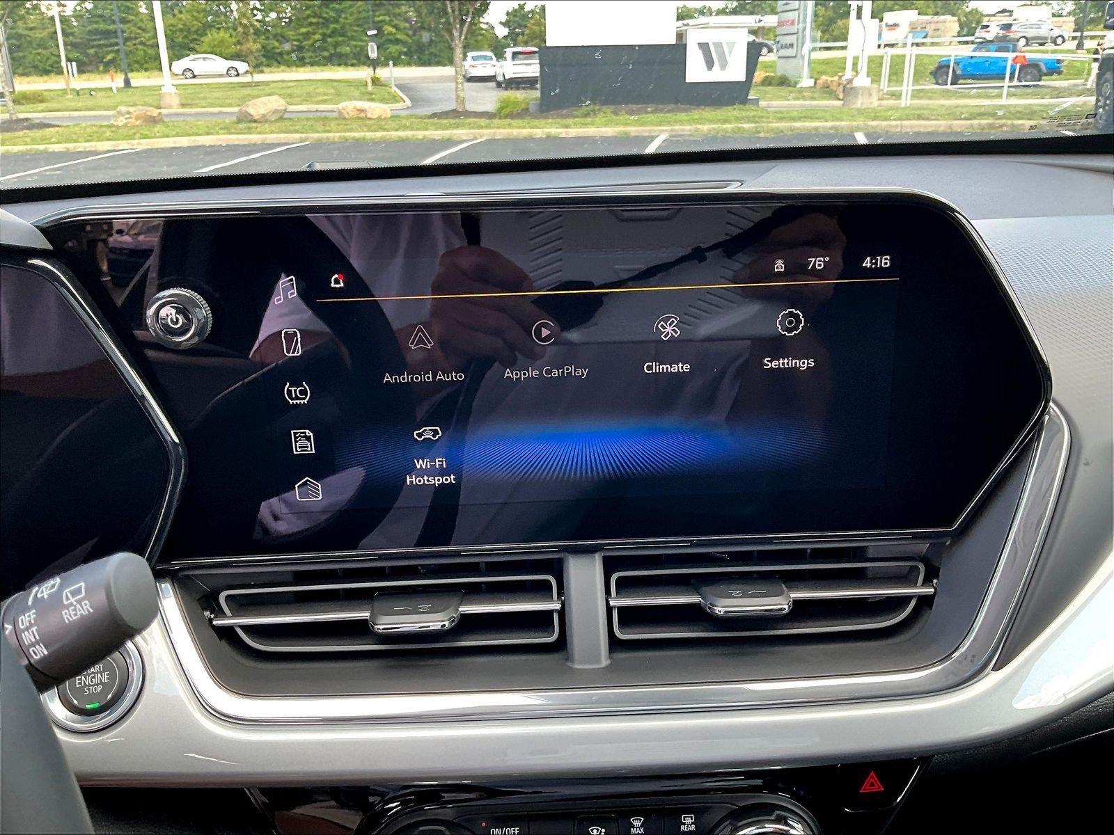 New 2026 Chevrolet Trax LT w/ Sunroof Package FWD image 24