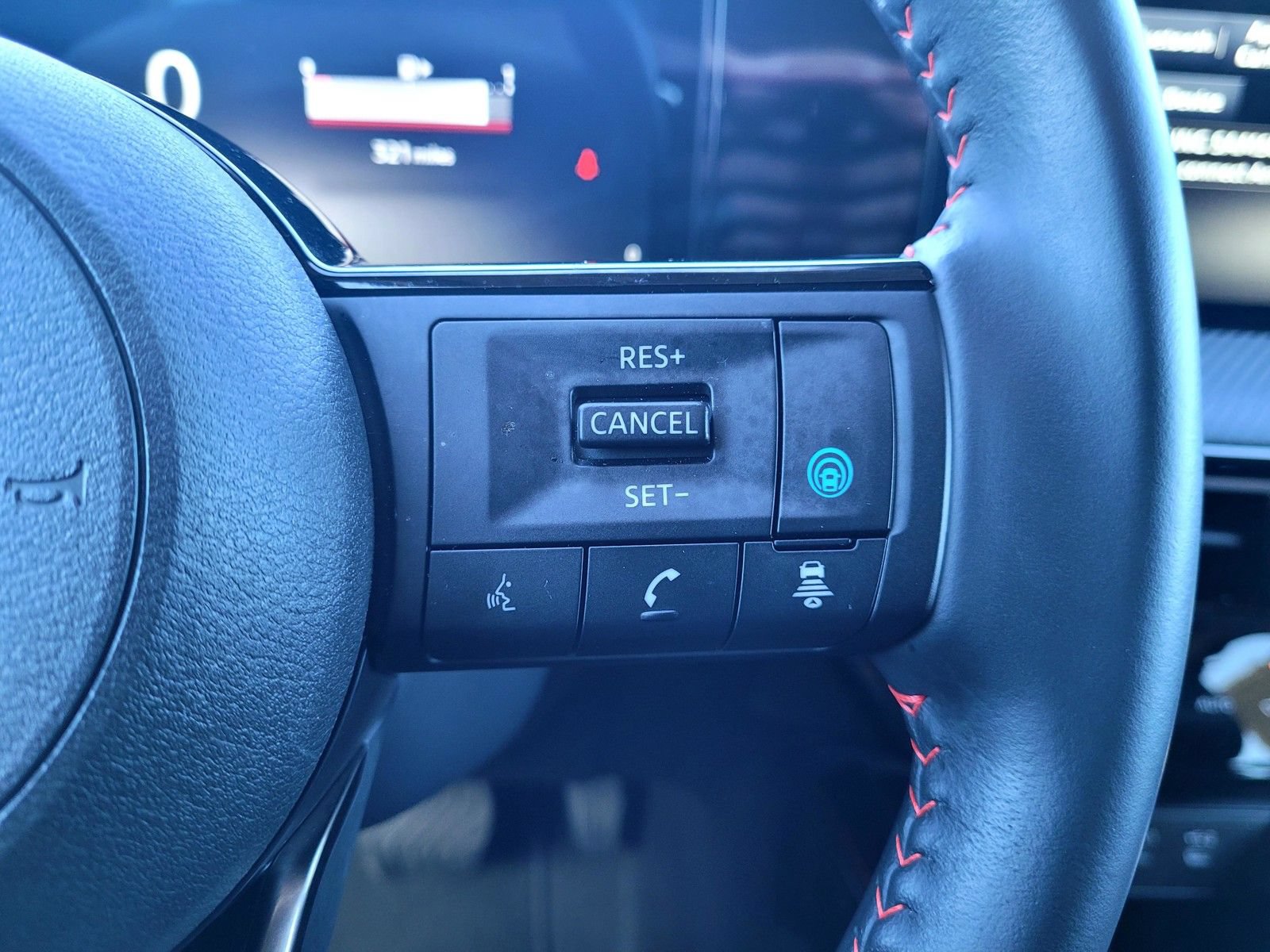 Used 2025 Nissan Kicks SR FWD image 29