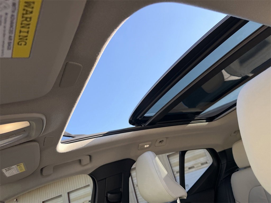 Used 2023 Volvo XC40 B5 Ultimate w/ Protection Package Premier image 23