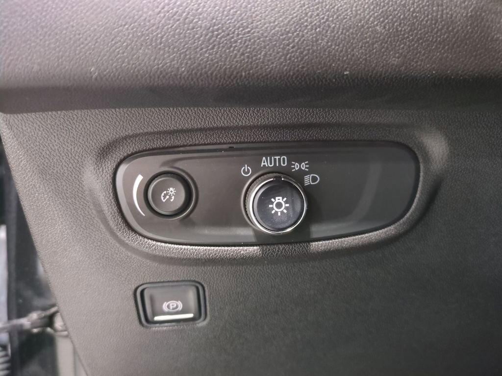 Used 2023 GMC Terrain SLE w/ Driver Convenience Package image 28