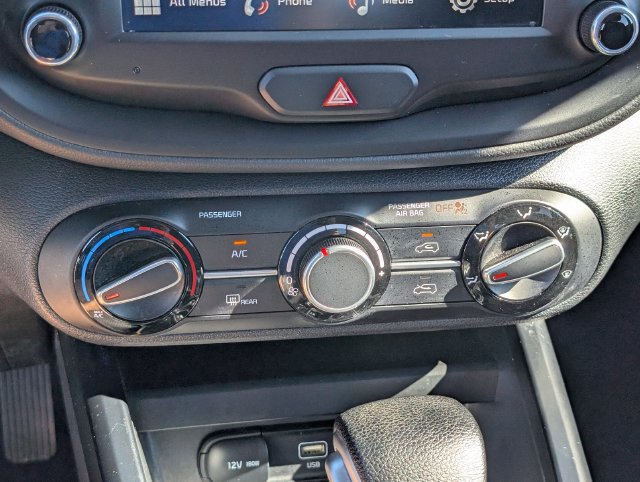 Used 2025 Kia Soul LX w/ LX Technology Package FWD image 19