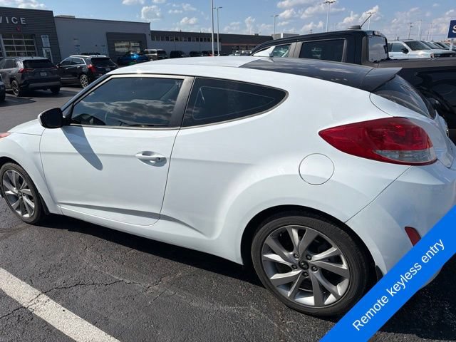 Used 2016 Hyundai Veloster FWD image 8
