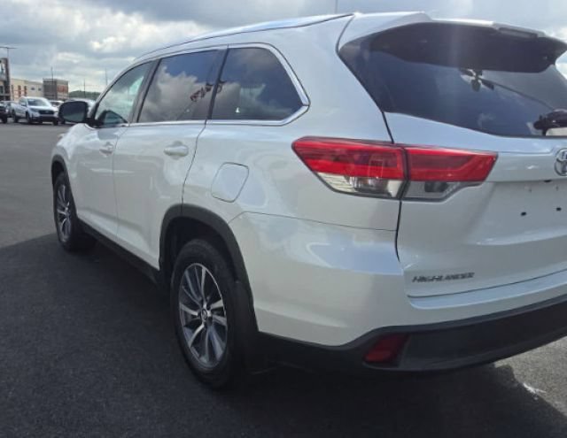Used 2019 Toyota Highlander XLE AWD/4WD image 11