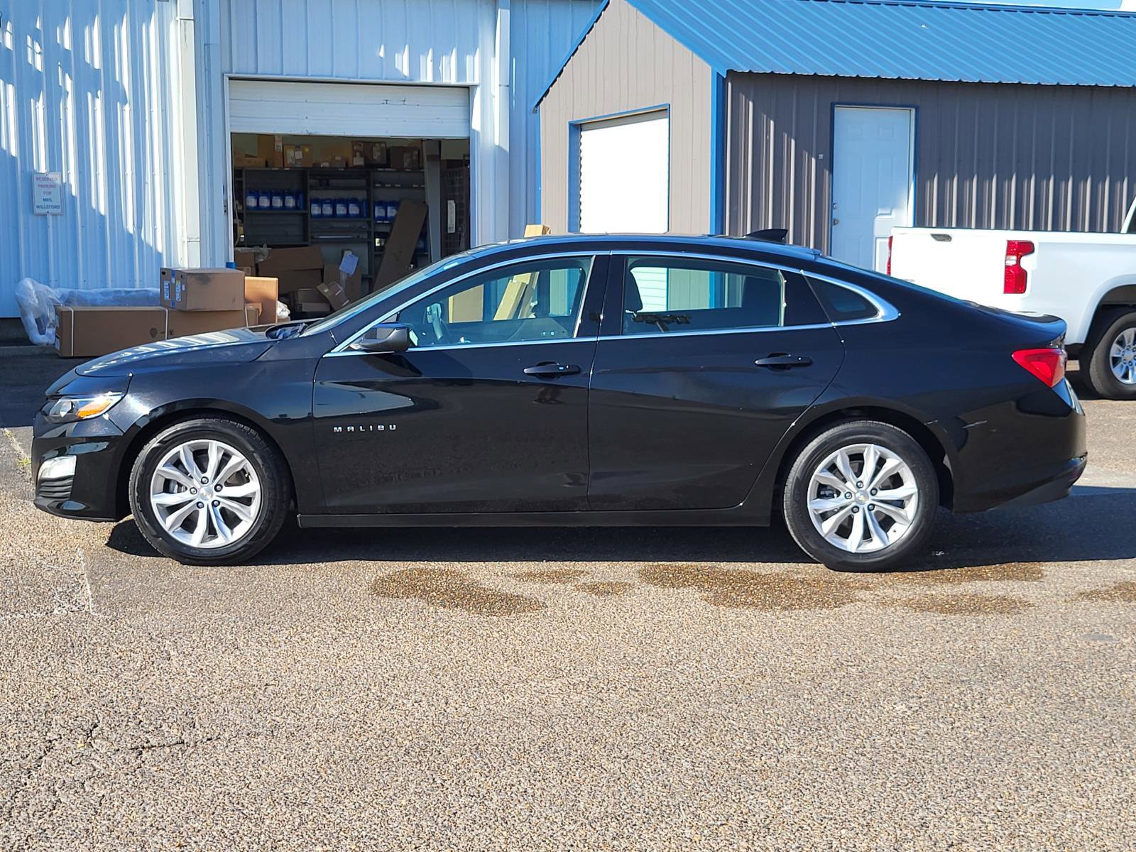 Used 2023 Chevrolet Malibu LT FWD image 2
