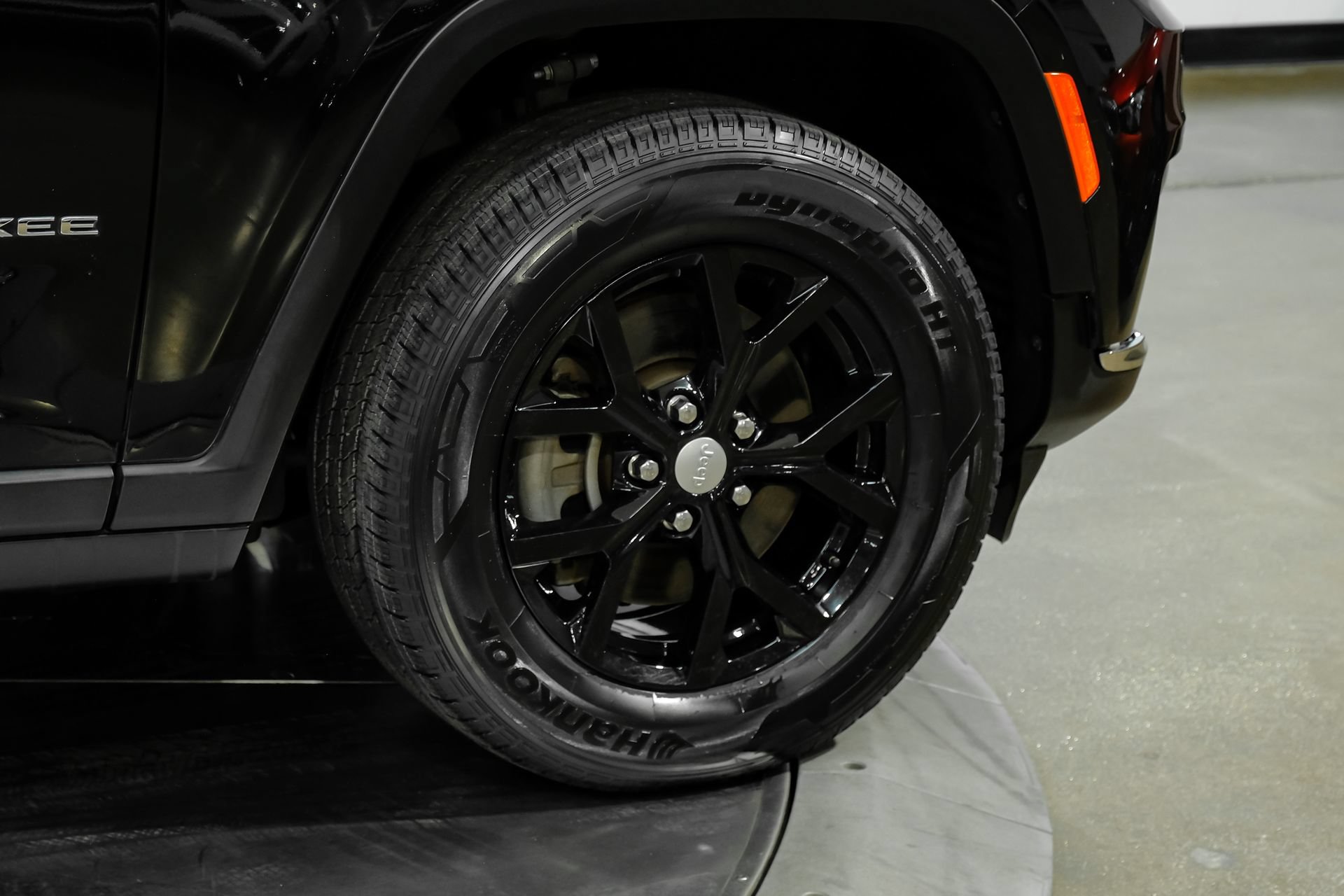 Used 2023 Jeep Grand Cherokee L Limited AWD/4WD image 65