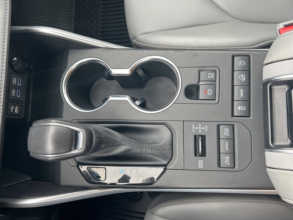 Used 2022 Toyota Highlander XLE image 19