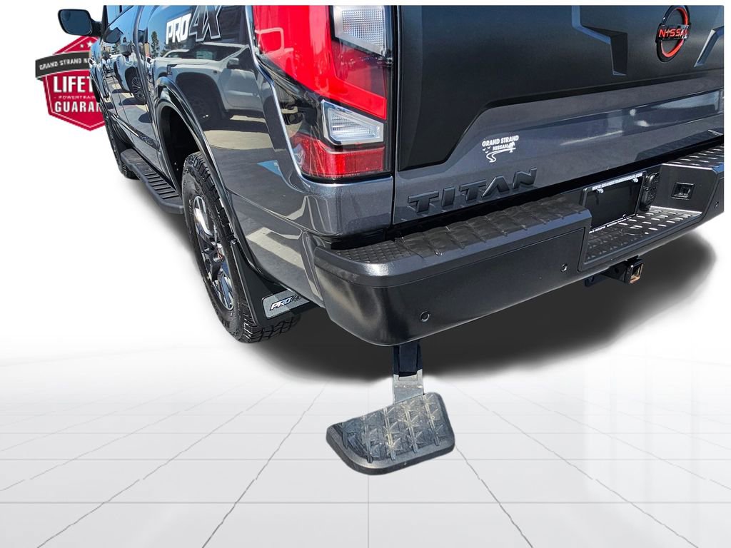 Used 2023 Nissan Titan PRO-4X w/ Pro-4x Convenience Package image 13