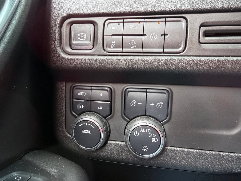 Used 2024 Chevrolet Tahoe Premier AWD/4WD image 44