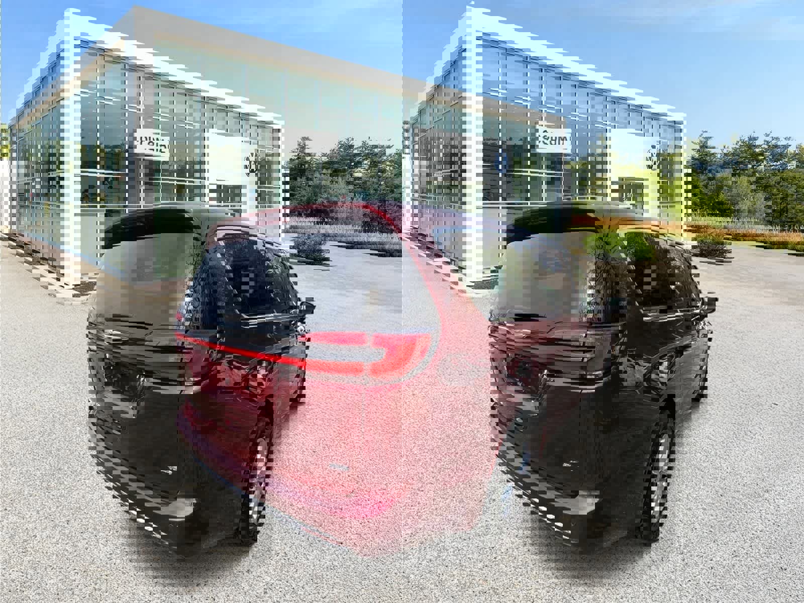 Used 2023 Chrysler Pacifica Touring-L AWD/4WD image 5