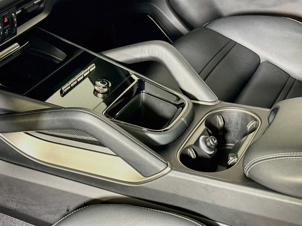 Certified 2025 Porsche Cayenne Turbo AWD/4WD image 24