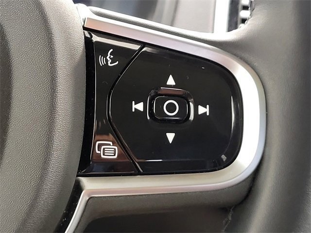 Used 2025 Volvo XC90 B6 Ultra w/ Protection Package Premier image 18