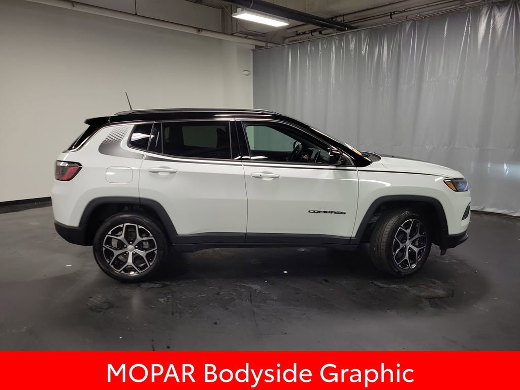 Used 2024 Jeep Compass Limited w/ Mopar Graphics Package image 9