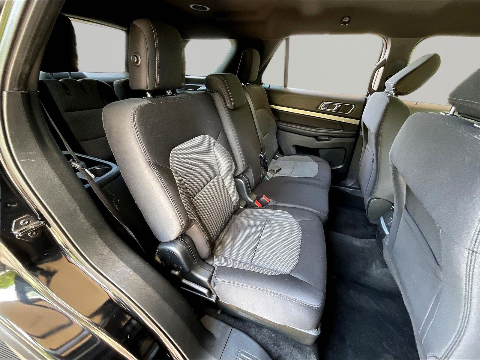 Used 2018 Ford Explorer XLT AWD/4WD image 25