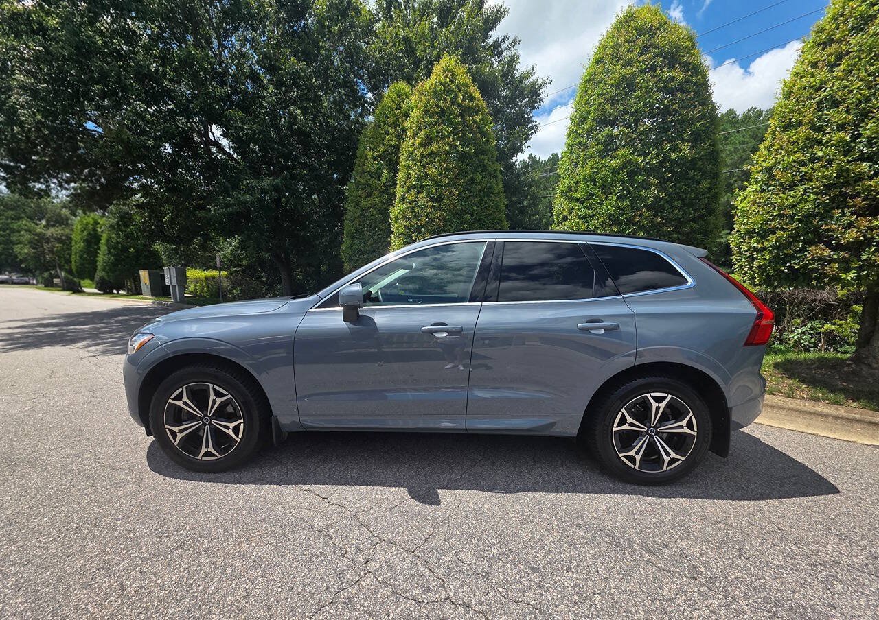 Used 2022 Volvo XC60 B5 Momentum w/ Climate Package AWD/4WD image 2
