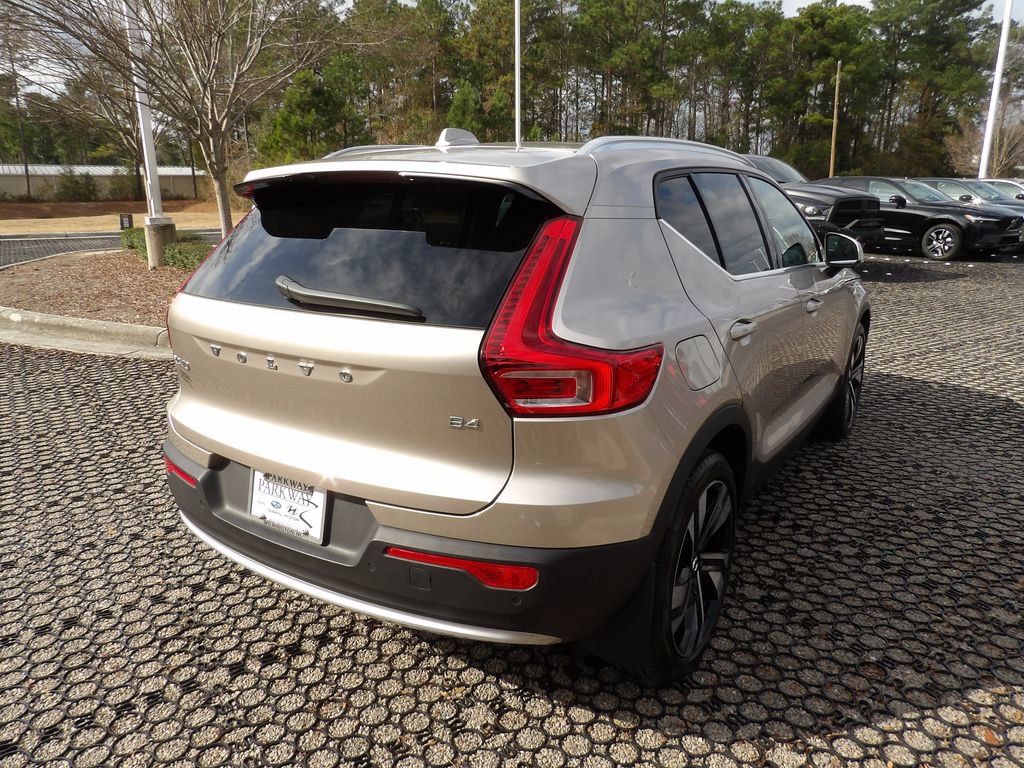 Certified 2023 Volvo XC40 B4 Plus w/ Protection Package Premier image 7