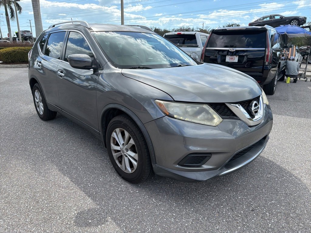 Used 2016 Nissan Rogue SV image 3