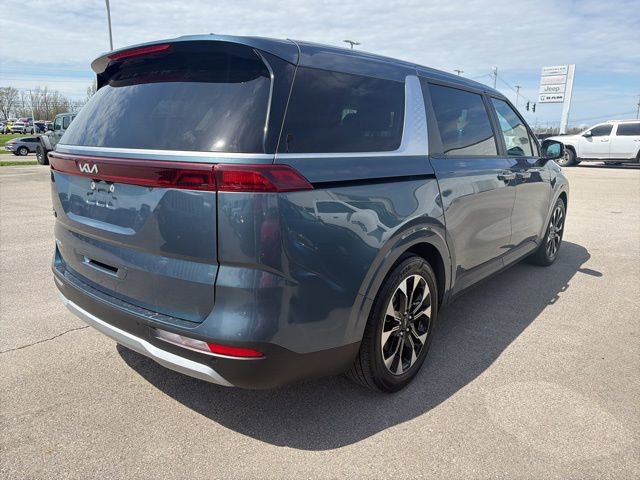 Used 2023 Kia Carnival EX image 5