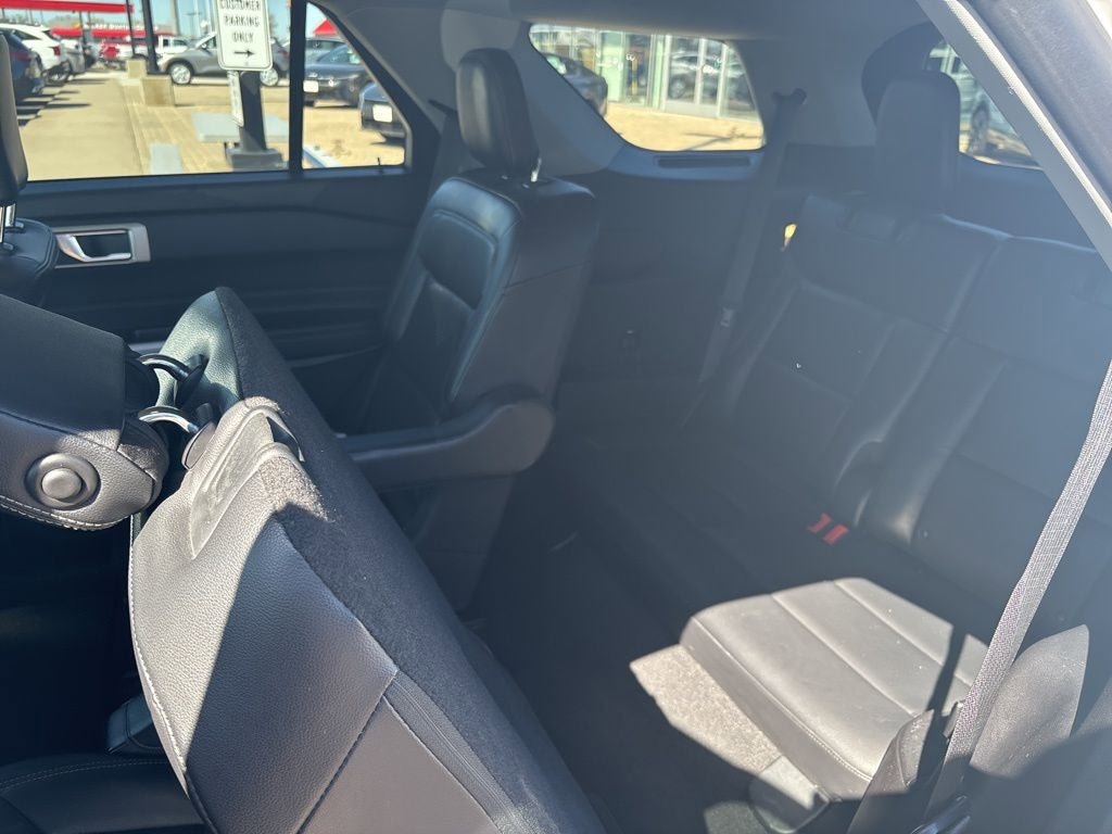 Used 2020 Ford Explorer XLT w/ Equipment Group 202A AWD/4WD image 31