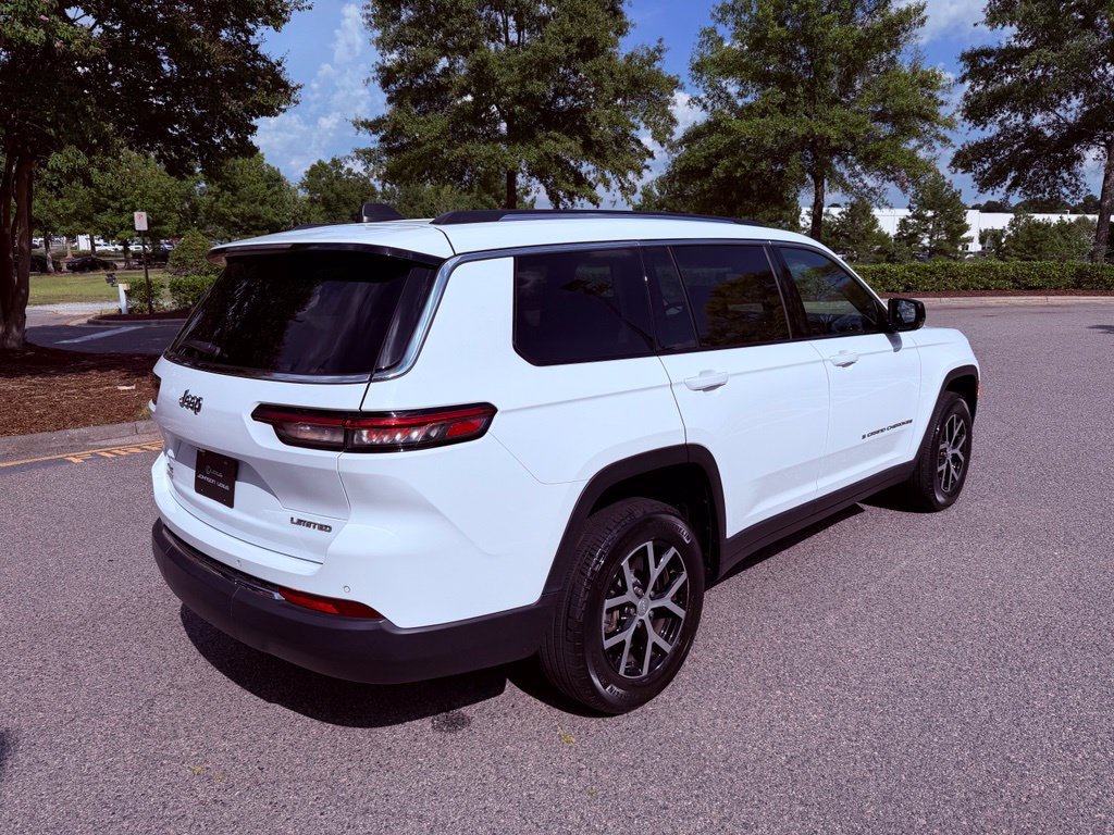 Used 2023 Jeep Grand Cherokee L Limited AWD/4WD image 13
