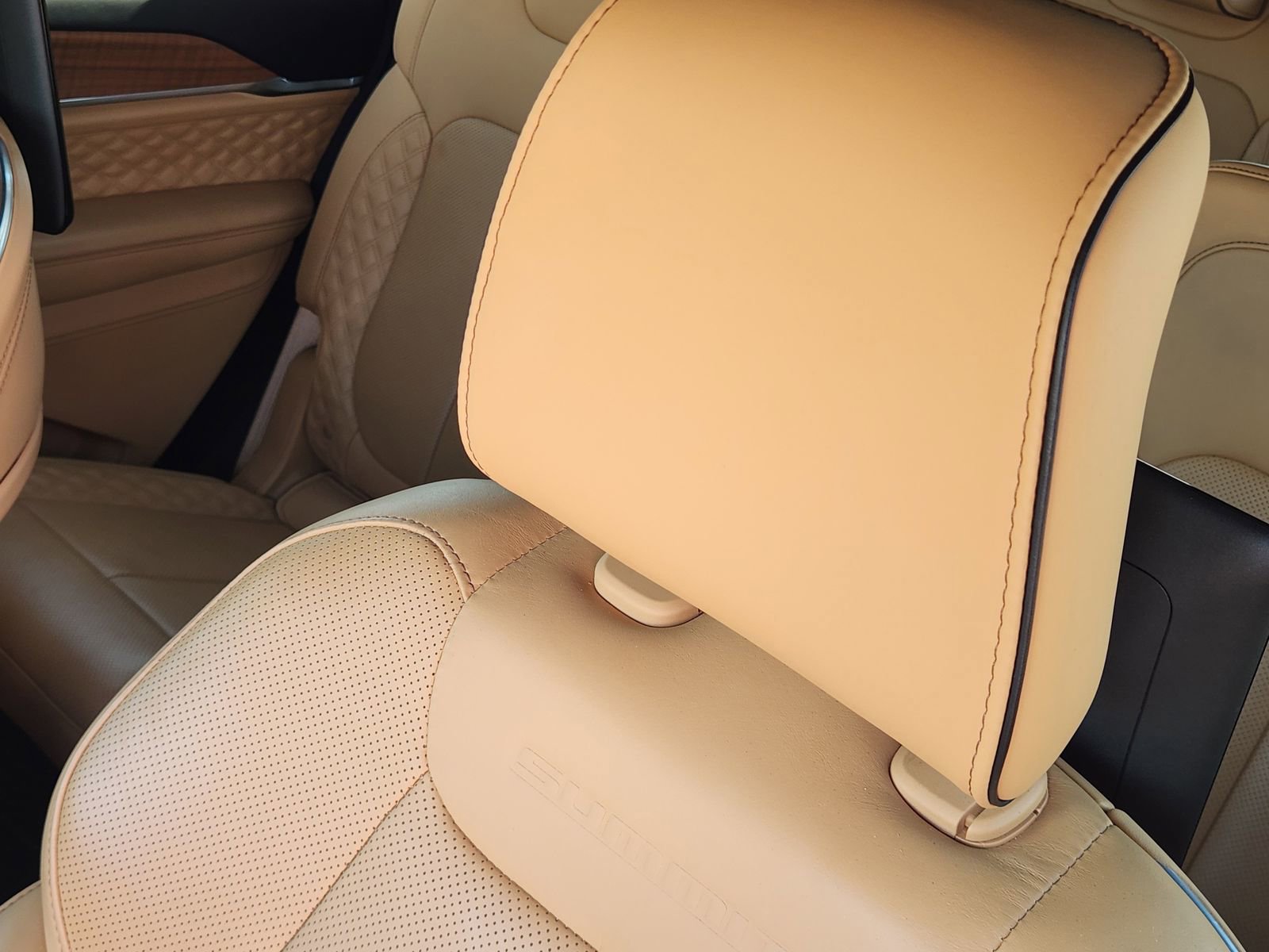 Used 2023 Jeep Grand Cherokee L Summit image 17